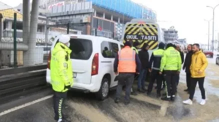 esenyurtta-metrobusler-carpisti-yaralilar-var-1646915930989.jpg İstanbullununu bitmeyen ulaşım çilesi: Esenyurt'ta metrobüsler çarpıştı! Sultangazi'de vatandaşlar İETT'yi iterek kurtardı - 5