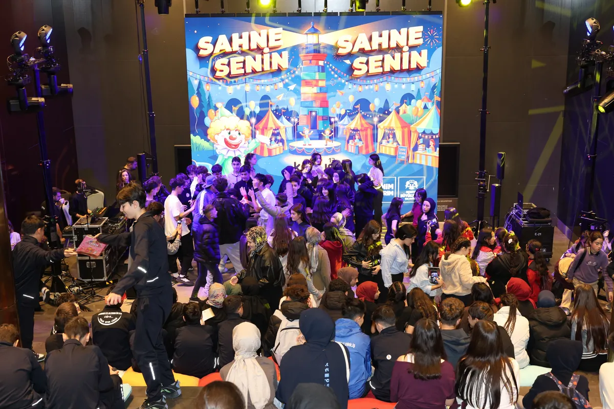 konyada-dev-kultur-soleni-basladi-1792234126536.png Konya Kitap Günleri başladı! 147 yazar ve 116 yayınevi okurlarla buluşuyor - 6