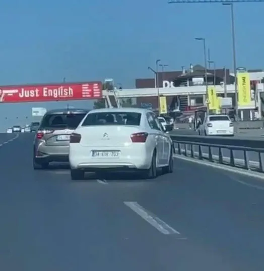 trafikte-tehlikeli-anlar-bos-yolu-paylasamadilar-1693299326853.jpg Trafikte tehlikeli anlar: Boş yolu paylaşamadılar - 2