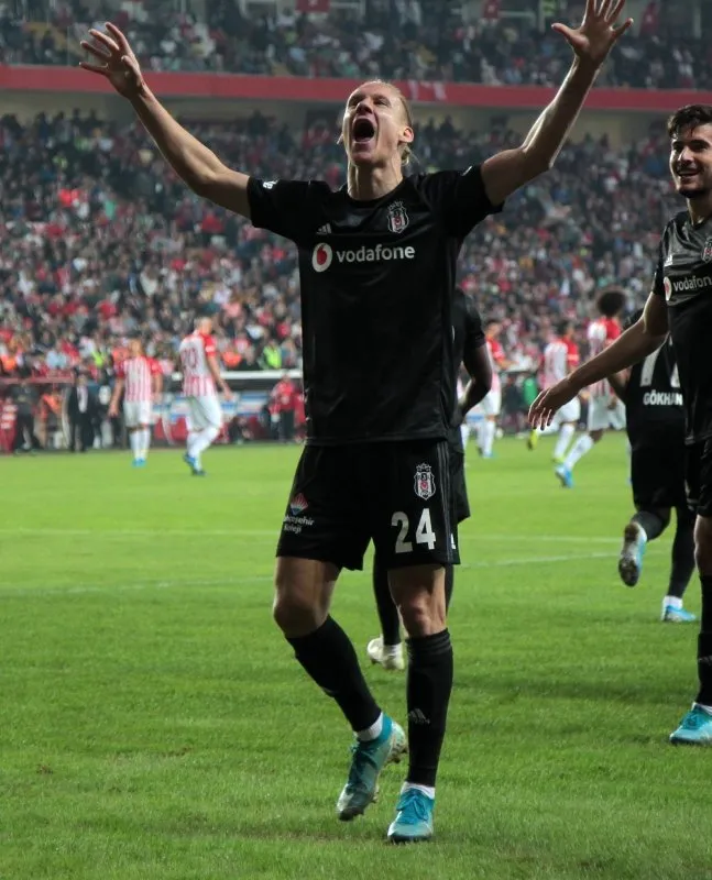 Premier Lig ekibi Beşiktaş’ın yıldızı için kesenin ağzını açtı!