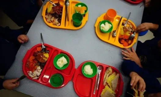 İngiltere’de yeni krizi The Guardian böyle yazdı: Okullarda öğrenciler silgi yiyor