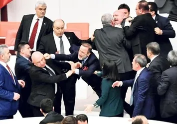 CHP'li Engin Özkoç, Başkan Eroğan'a hakaret edip Meclis'i karıştırmıştı! İşte Meclis'te Engin Özkoç'un yumruk yediği o an