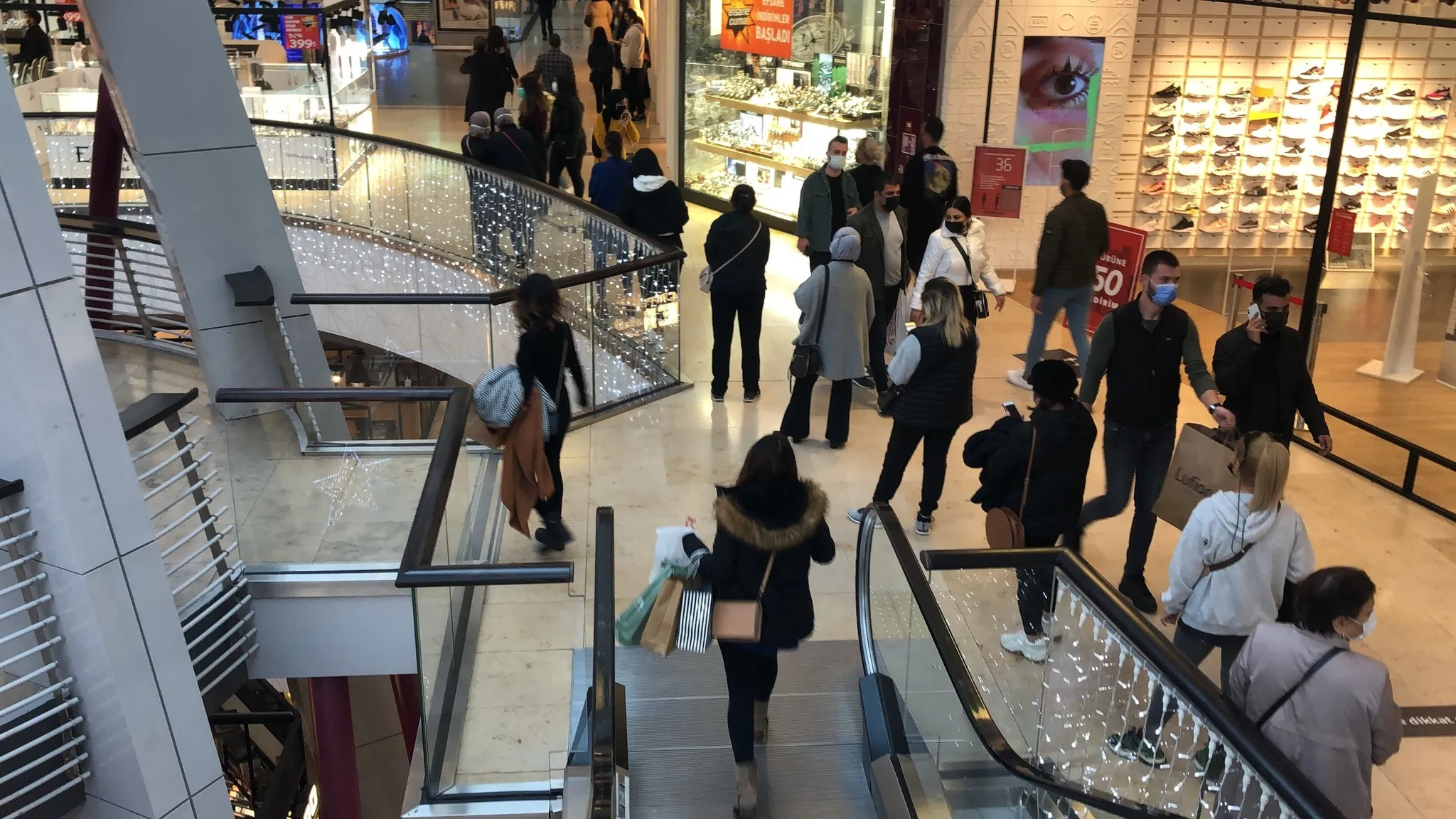 Koronavirüs unutuldu! İndirimi görenler sıraya girdi