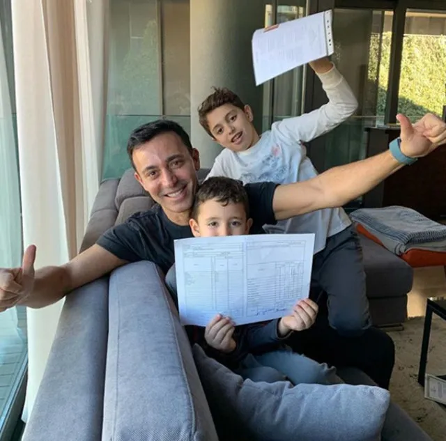 Esra Erol karne heyecanına ortak oldu! Çocuklarını yalnız bırakmadılar (Ünlü isimlerin karne paylaşımları)