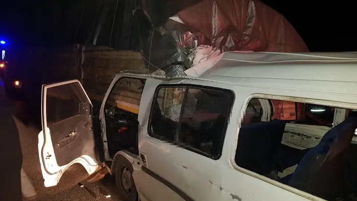 Son dakika: Manisa'da feci kaza: Minibüs TIR'a arkadan çarptı: 2 ölü - 1