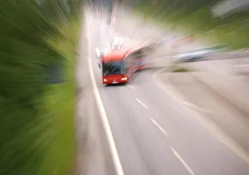 Öğrenci taşıyan 2 minibüs çarpıştı