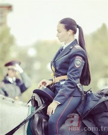 Rusya’nın kadın polisleri sosyal medyayı salladı!