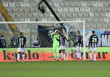Son dakika spor haberleri | Beşiktaş’ta dizinden sakatlanan Cenk Tosun sezonu kapattı
