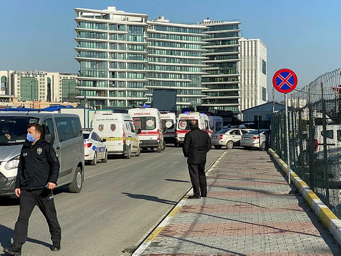Son dakika... Küçükçekmece Adliyesi önünde silahlı kavga: 3 ölü - 2