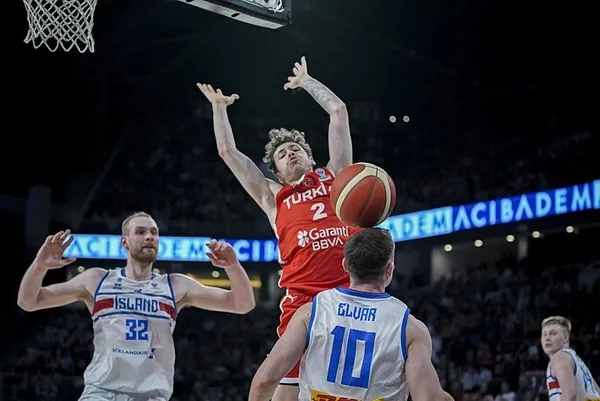 12 Dev Adam İzlanda’yı devirdi | Başkan Erdoğan maçı televizyondan takip etti