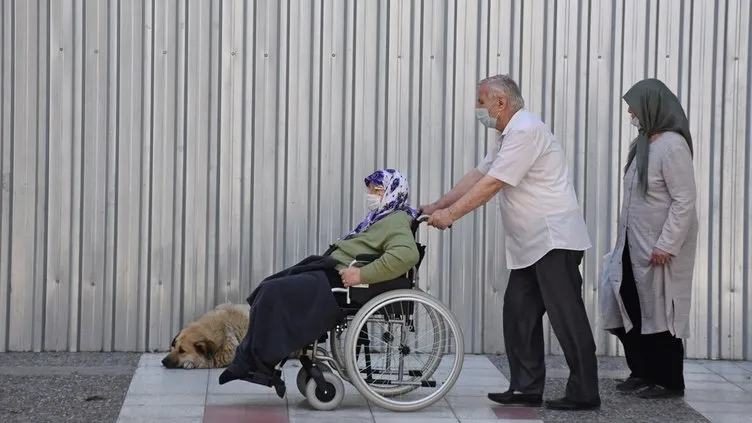 Bugün 65 yaş üstü sokağa çıkabilir mi? 65 yaş üstü sokağa çıkma izin saatleri kaç? | SON DAKİKA HABERLER
