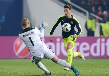 UEFA, Mesut Özil'i en iyiye aday gösterdi