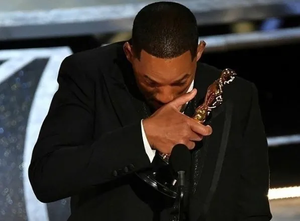 oscar-gecesine-golge-dusuren-tokadin-yankilari-devam-ediyor-olayin-merkezindeki-will-smithin-esi-jada-smith-su-1649163427393.jpg Oscar gecesine gölge düşüren tokadın yankıları devam ediyor! Olayın merkezindeki Will Smith’in eşi Jada Smith suskunluğunu bozdu - 6