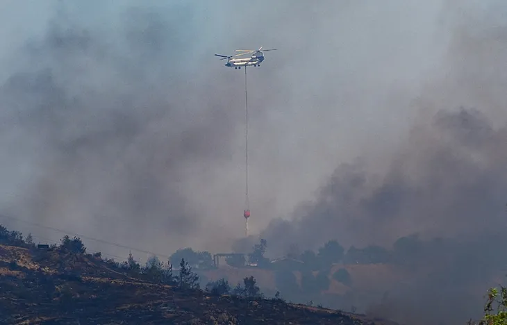 İzmir'de alevler yerleşim yerlerine sıçradı! Bazı evler yandı
