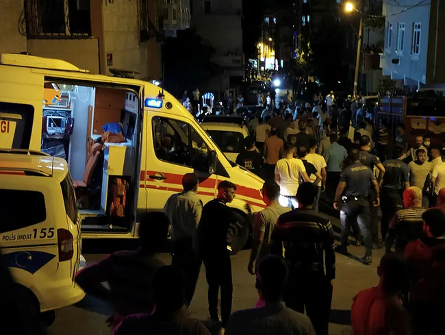 İstanbul’da ortalık fena karıştı! Kızlarının kaçtığı ailenin evini bastılar - 2