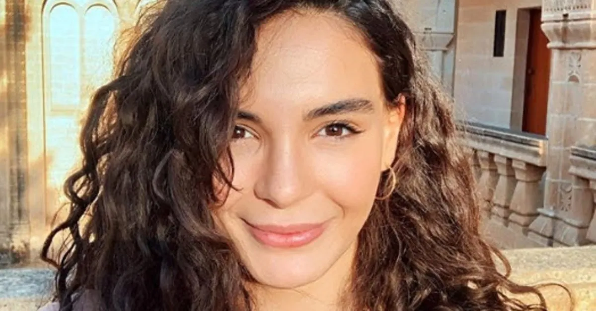 Hercai’nin Reyyan’ı Ebru Şahin makyajsız fotoğrafıyla sosyal medyayı