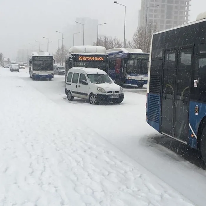 Ankara'da kar yağışı ulaşımı etkiledi! Mansur Yavaş ilk karda sınıfta kaldı! - 2