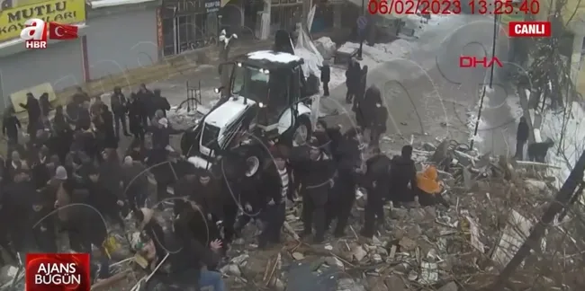 malatyadaki-deprem-aninin-yeni-goruntuleri-ortaya-cikti-1677487749975.jpg Malatya'daki deprem anının yeni görüntüleri ortaya çıktı - 3