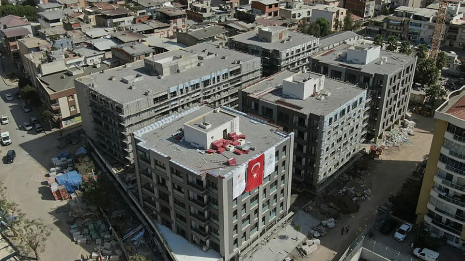 Devlet İzmir depreminin yaralarını sardı! Konutlar hak sahiplerine teslim edilecek