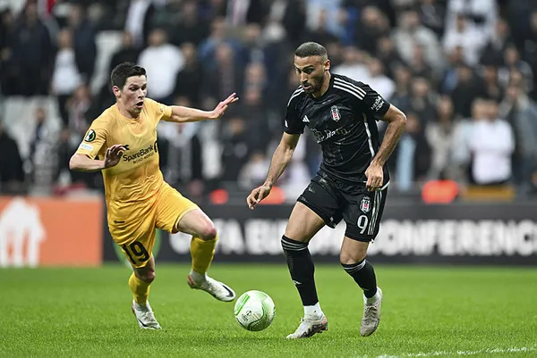 Beşiktaş taraftarından büyük protesto! Oyuncular ve Burak Yılmaz yuhalandı! Sergen Yalçın sesleri...