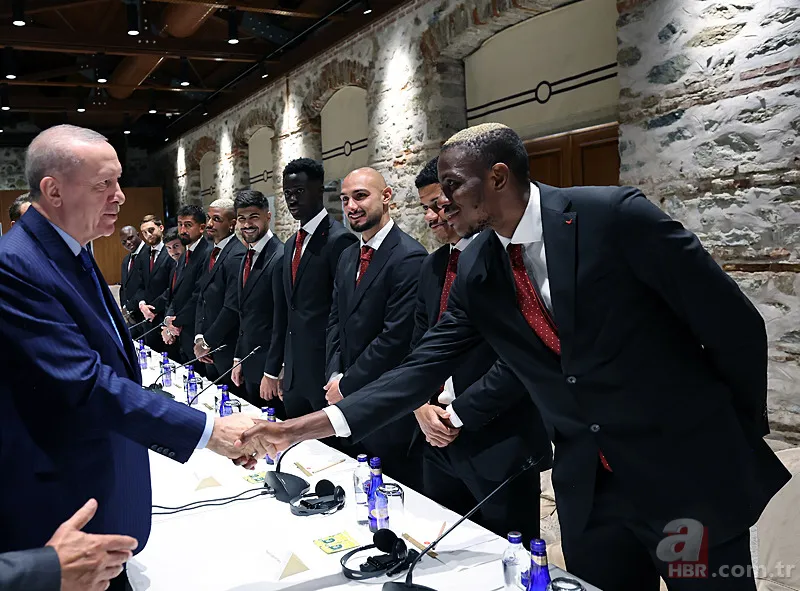 Başkan Erdoğan Galatasaray'ı kabul etti! Osimhen formasını hediye etti 11