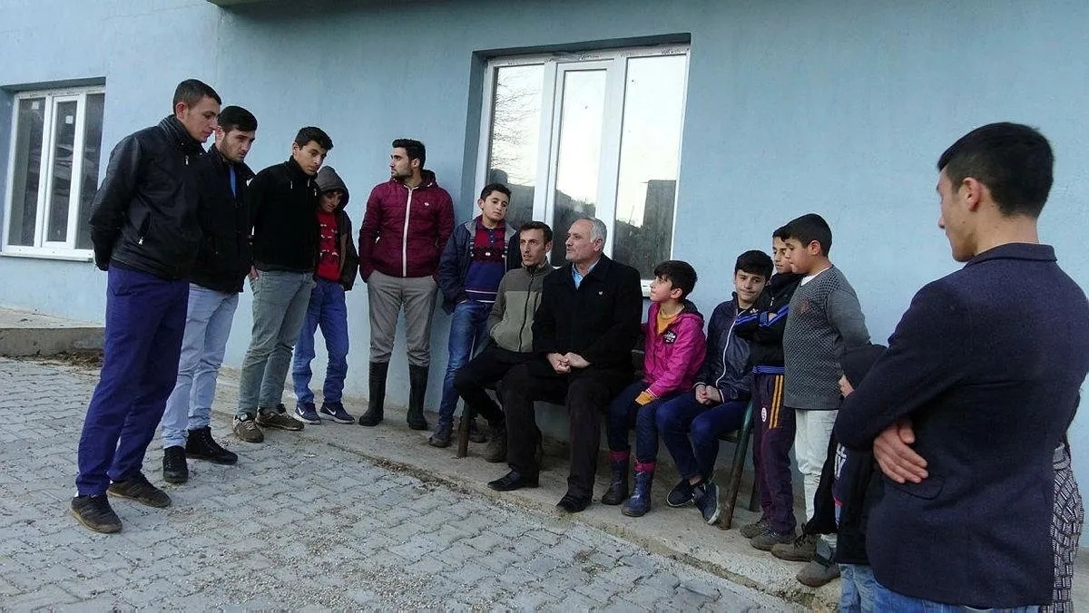 Baskan Erdogan In Sigara Hassasiyeti Koydeki Vatandaslara Sigarayi Biraktirdi A Haber En Son Haberler