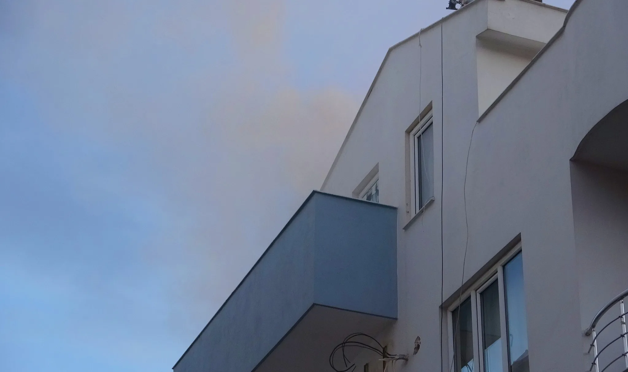 Bunalıma giren genç evi ateşe verdi!