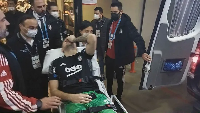 Giresunspor maçında sakatlanmıştı! Beşiktaş'ın kalecisi Mert Günok sezonu kapattı - 2