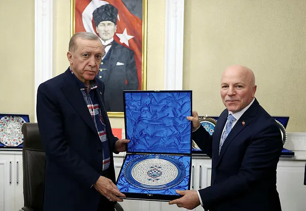 baskan-erdogandan-erzurum-valiligine-ziyaret-1671898198159.jpg Başkan Erdoğan'dan Erzurum Valiliğine ziyaret - 3