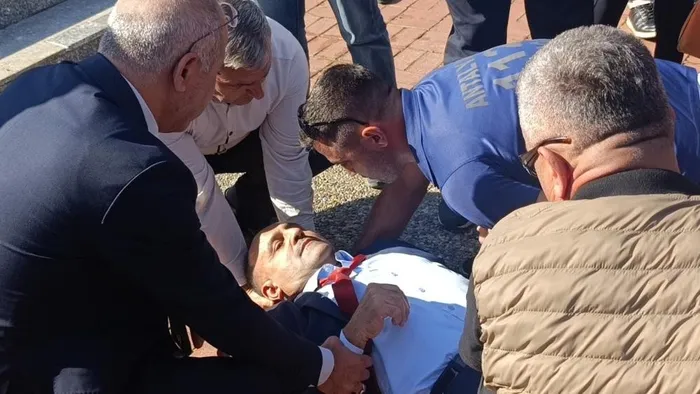 muhtarlar-gununde-kursude-konusan-muhtar-bayginlik-gecirdi-1760882662512.jpeg Fotoğraf (İHA)