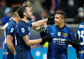 Hakan Çalhanoğlu attı Inter farklı kazandı