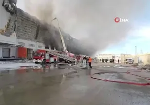 Bakü’de korkutan depo yangını