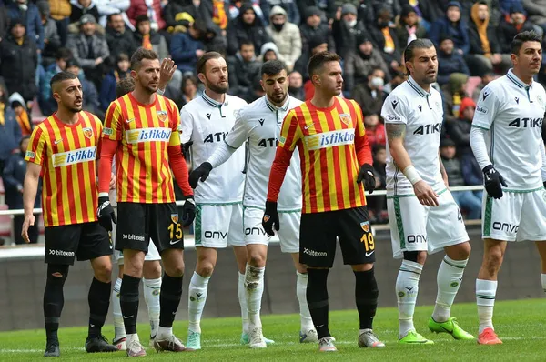 1647787317582.jpg Fenerbahçe geriden gelerek Konyaspor'u yendi! MAÇ SONUCU I Fenerbahçe Konyaspor 2-1 - 8