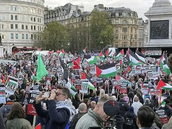 Binlerce İsrailliden Netanyahu’nun evinin önünde protesto! Tüm dünya Filistin için sokaklara döküldü