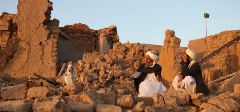 Afganistan’daki deprem can kaybı 2 bin 400’e yükseldi