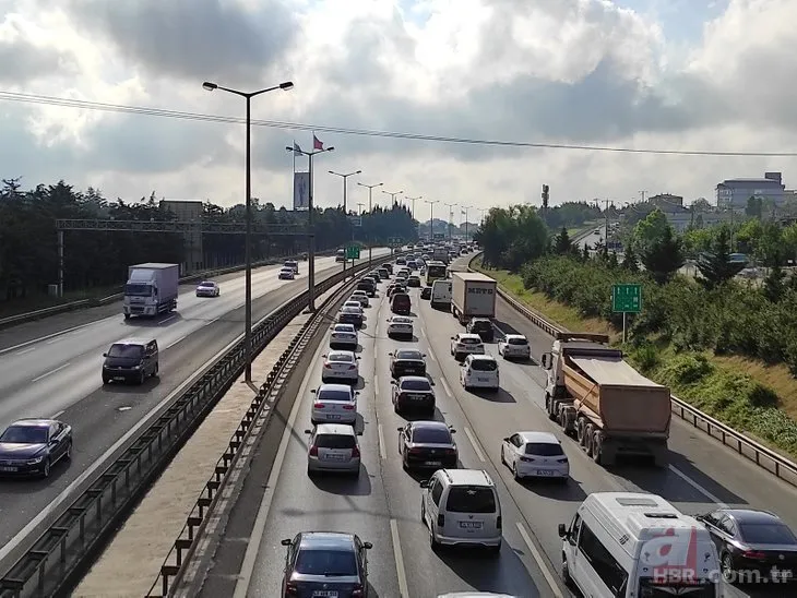 İstanbul’dan göç başladı! 9 günlük bayram nedeniyle trafik geceden başladı