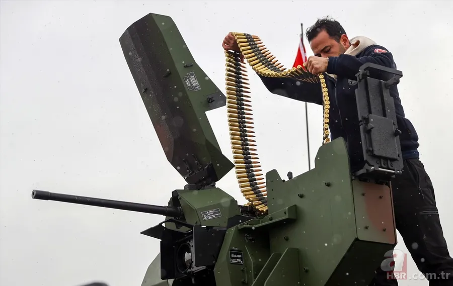 Yerli ve milli teknoloji sahada: Türkiye’nin ilk elektrikli zırhlı personel taşıyıcısı E-ZPT görücüye çıktı 15