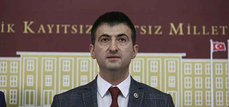 İstifa depreminin ardından CHP'de kılıçlar çekildi! Mehmet Ali Çelebi'den Özgür Özel'e sert sözler: Menemen'i kim sattı?