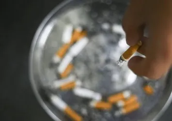 Sigara içenler dikkat! Koronavirüse yakalanma ve ölüm riskiniz yüzde 50 daha fazla
