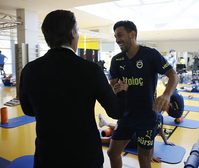 vincenzo-montella-fenerbahceyi-ziyaret-etti-1724098071274.jpg Vincenzo Montella Fenerbahçe'yi ziyaret etti - 2