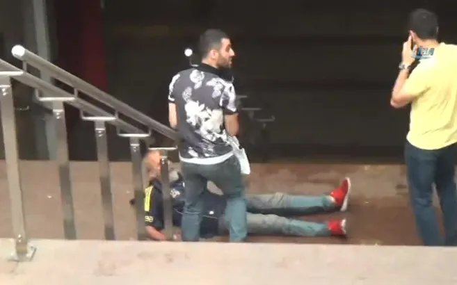 Taksim’de güpegündüz gasp dehşeti kamerada
