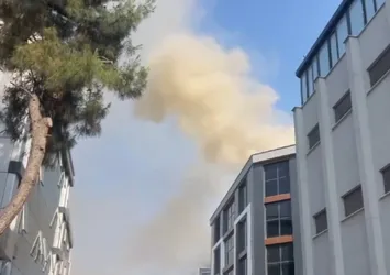Yenibosna'da 4 katlı iş merkezinde yangın