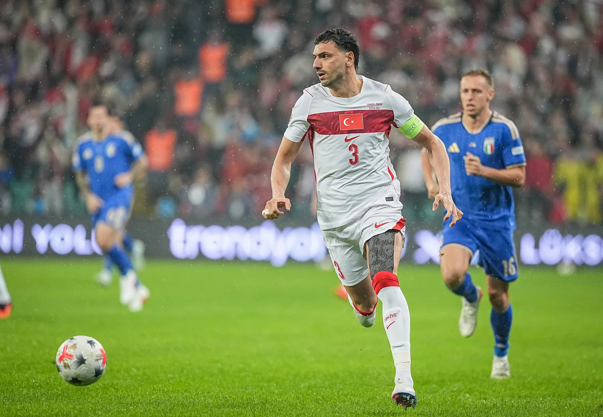 İtalya mağlubiyeti sonrası Merih Demiral ve Zeki Çelik konuştu: “Sorumluluk biz futbolcularda”