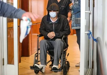 Diş hekiminden tekerlekli sandalyeyle çıktı! Brad Pitt herkesi şaşırttı