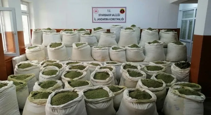 Diyarbakır'da 2 ton uyuşturucu madde ele geçirildi - 1