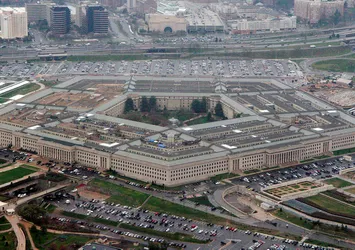 Pentagon 800 milyon doların izini kaybetti