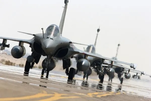 Yunanistan 18 Rafale savaş uçağı için Fransa'ya 2,3 milyar euro ödeyecek - 5