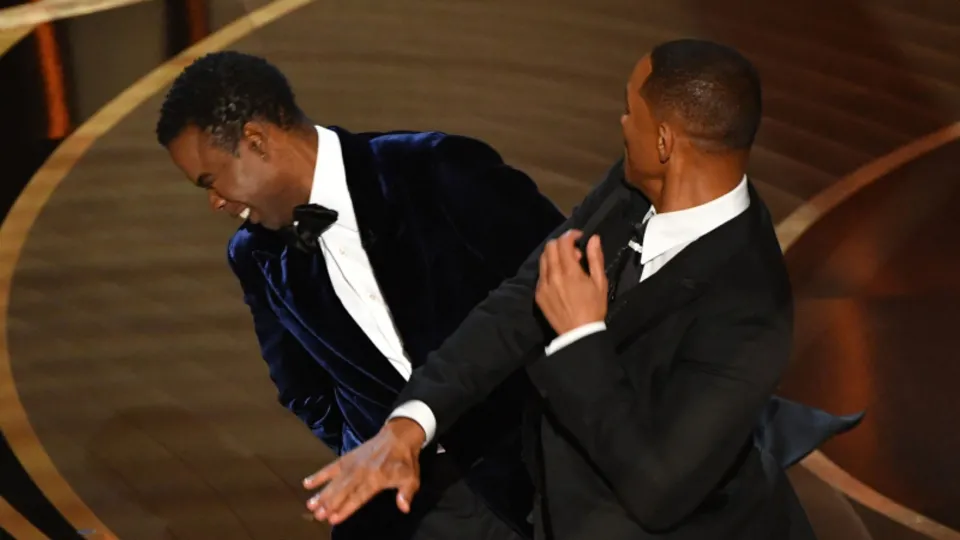 Oscar töreninde sunucu Rock'ı tokatlayan Will Smith özür diledi!