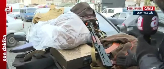 ukraynada-siviller-cepheye-iniyor-lvivde-halka-silahlar-dagitiliyor-1645876054756.jpg Ukrayna’da siviller cepheye iniyor! Lviv’de halka silahlar dağıtılıyor - 4