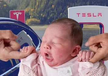 Araba oto pilottayken dünyaya geldi! Tesla bebek tarihe geçti